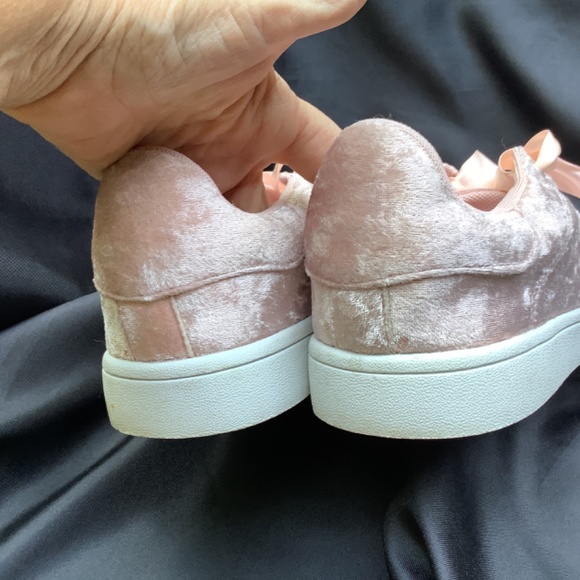 Stylish NWOT Sugar memory foam Blush/pink Velvet sneakers lace up - Picture 11 of 11